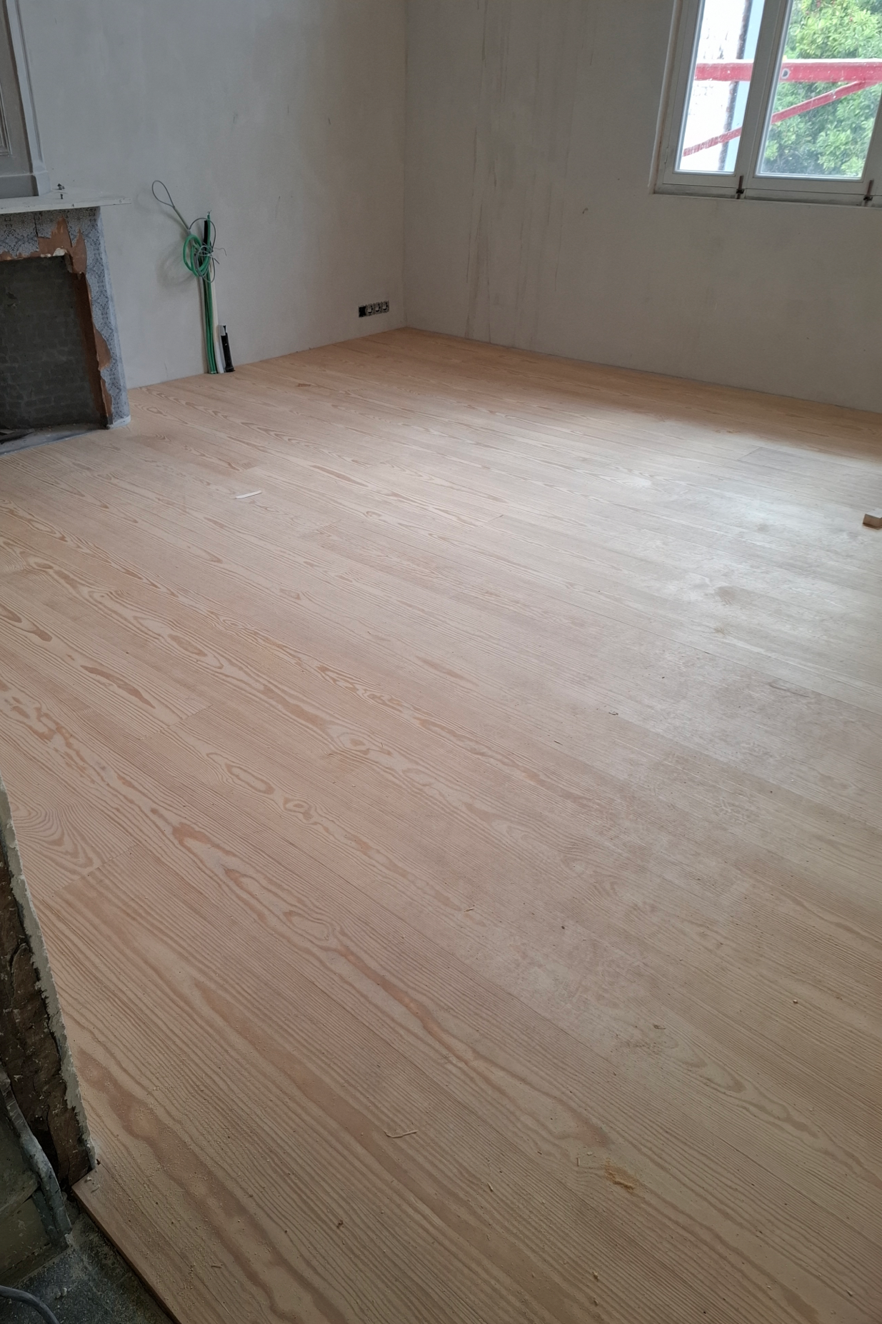 Houten vloer in Yellow Pine – Authentieke charme in Mechelen