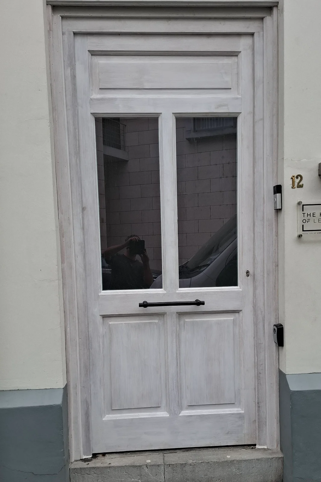 Voordeur in meranti, geleverd in primer – Leuven